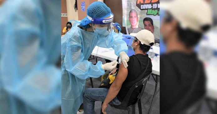 negrense-vax A Negrense receives a shot of Pfizer vaccine at Negros Residences in Bacolod City. PROV’L GOV’T OF NEGROS OCCIDENTAL