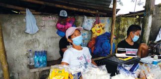 “Pigado gid. Makabenta kami sang P500 sa isa ka adlaw pero laka lang. Kis-a wala gani da nagakalab-ot,” says 30-year candle vendor Flordeleza Regalado of Barangay Oñate de Leon, Mandurriao, Iloilo City. PANAY NEWS PHOTO