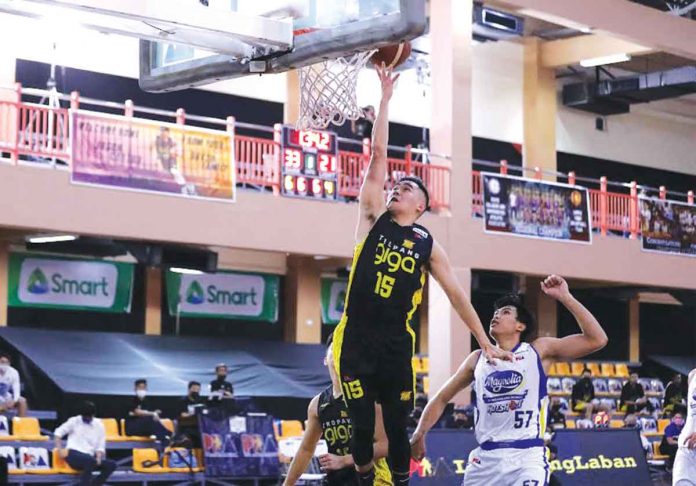 sports-TNT Bacolodnon Kib Montalbo of TNT Tropang Giga stretches for a layup in Game 2 of their 2021 PBA Philippine Cup finals match against the Magnolia Pambansang Manok Hotshots. PBA MEDIA BUREAU