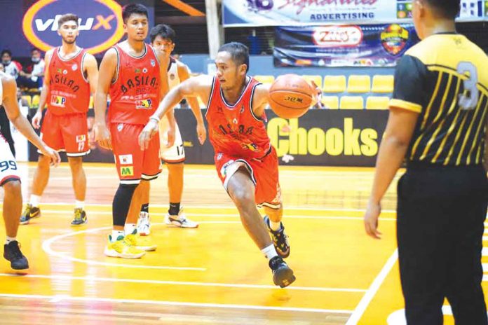 257371731_4839045929481219_2514628391272351069_n Basilan BRT Peace Riders’ Jan Carl Luciano tries to control the ball and his momentum during their 2021 Chooks-To-Go Pilipinas VisMin Super Cup game against Iligan Archangels. PHOTO COURTESY OF CHOOKS-TO-GO MEDIA