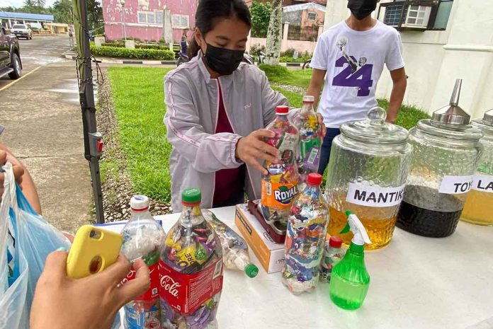 basura An ecobrick is a plastic bottle packed with used plastic to a set density. They serve as reusable building blocks. In Capiz, the Provincial Environment and Natural Resources Office encourages people to make them. CAPENRO PHOTO