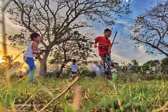 children-playing PHOTO BY CHENG SUPERAL