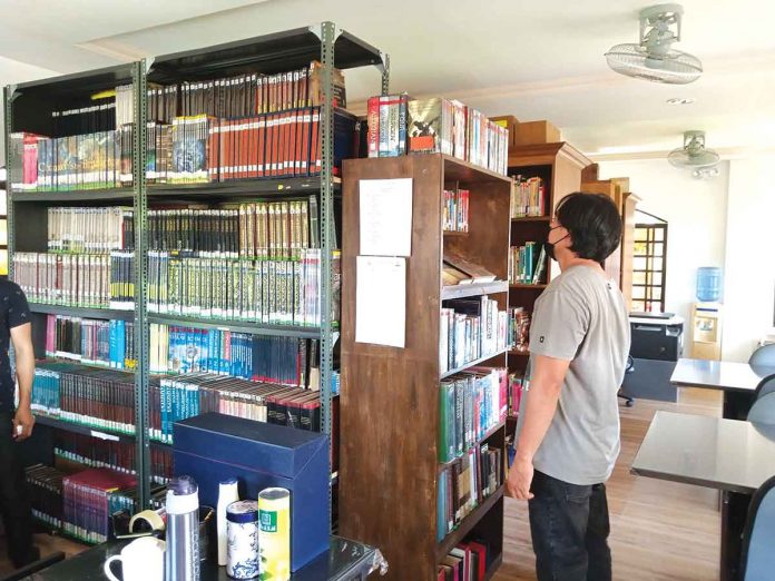 city-library The Iloilo City Public Library on Fajardo Street, Jaro, Iloilo City temporarily shifted its services online due to restrictions brought about by the coronavirus disease 2019 pandemic. PANAY NEWS PHOTO