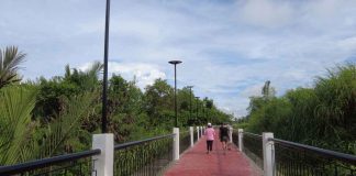 Bacolodnons walk on the esplanade along the Sum-ag river in Purok San Jose 1, Barangay Sum-ag, Bacolod City.