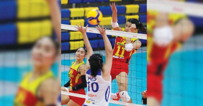 f2-logistics F2 Logistics Cargo Movers’ Kim Kianna Dy scores on a spike. PNVF PHOTO