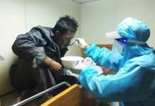 Filipino fishermen saved by Vietnamese boat, islanders Photo by VNA/VNS