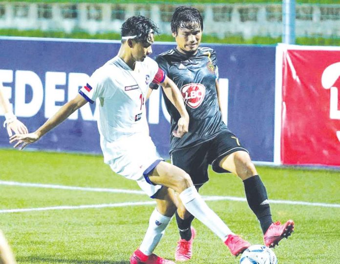 kaya Azkals Development Team’s Jarvey Gayoso and Kaya Futbol Club-Iloilo’s Jovin Bedic battle for the ball during their 2021 Copa Paulino Alcantara group stage encounter. PFL PHOTO