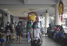 FACE SHIELDS NO MORE. Commercial establishments in Iloilo City no longer require the wearing of face shields. However, facemasks remain mandatory, according to Mayor Jerry Treñas. The city dropped its face shield rule citing the continued decline in coronavirus disease 2019 cases. PANAY NEWS PHOTO