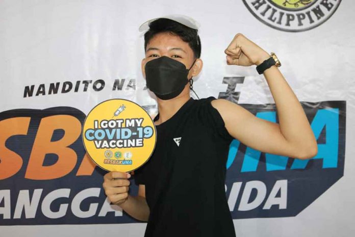 region-glenda-vax A teenager proudly shows his vaccinated arm. The city government of Roxas started pediatric vaccination against coronavirus disease 2019 on Nov. 10, 2021.