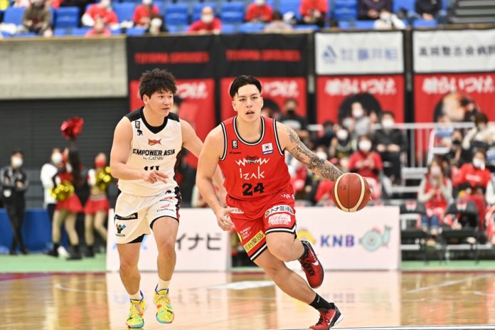 Dwight Ramos tallied double-double 16 points and 10 rebounds in Toyama Grouses’ match with the San-En NeoPhoenix in the 2021-2022 Japan B.League Division I. JAPAN B.LEAGUE PHOTO