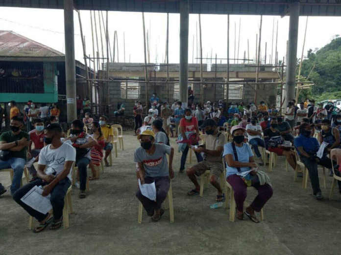 vaxxed-ilonggos A total of 300 residents of Leon, Iloilo avail themselves of anti-coronavirus disease 2019 jabs through the “Bulig Bakuna” of the provincial government. PHO