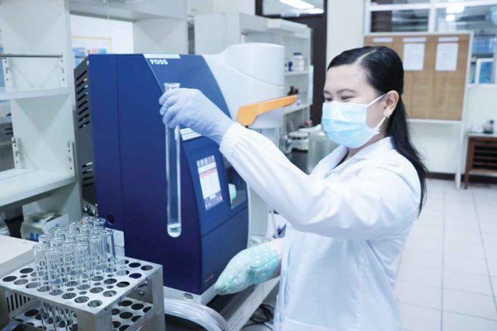 SEAFDEC Ms. Jeralyn Panizales, a chemist and officer-in-charge of SEAFDEC/AQD’s Laboratory Facilities for Advanced Aquaculture Technologies processes samples for crude protein analysis. Photo by JF Aldon
