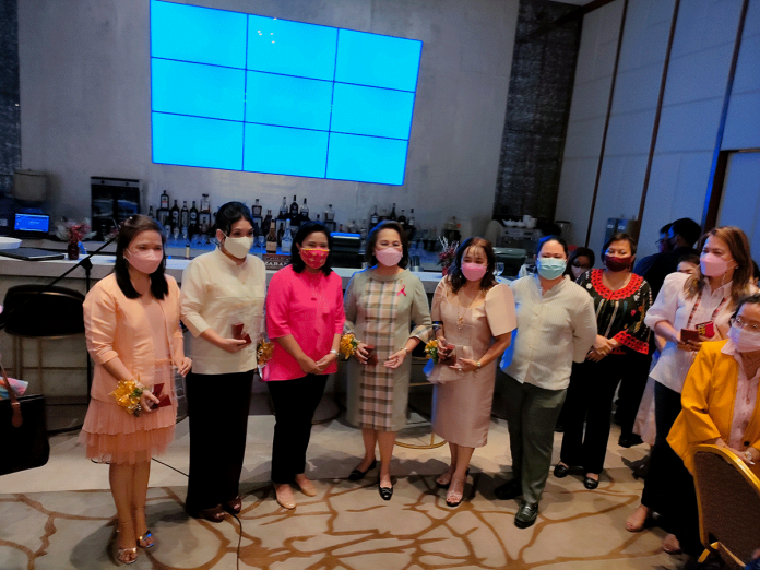 Vice-President-Leni-Robredo-with-the-awardees Vice President Leni Robredo with the awardees