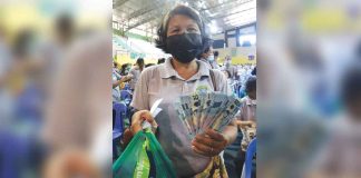 A Barangay Health Worker receives her cash incentivs from the provincial government of Antique. PHOTOS FROM FACEBOOK PAGE OF PROVINCE OF ANTIQUE