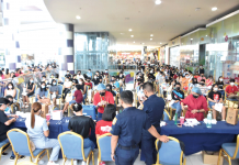 Don’t be complacent; pandemic not yet over, Bacolodnons told Bacolod City residents flock at SM City Bacolod on the first day of the “Bayanihan Bakunahan” on Monday, Nov. 29, 2021. BACOLOD CITY PIO