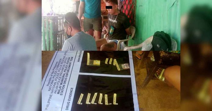 boracay-drug-suspect Police and Philippine Drug Enforcement Agency personnel check the items recovered from a drug suspect in Barangay Manocmanoc, Boracay Island. PHOTO BY REYNALD BANDIOLA, RADYO TODO AKLAN