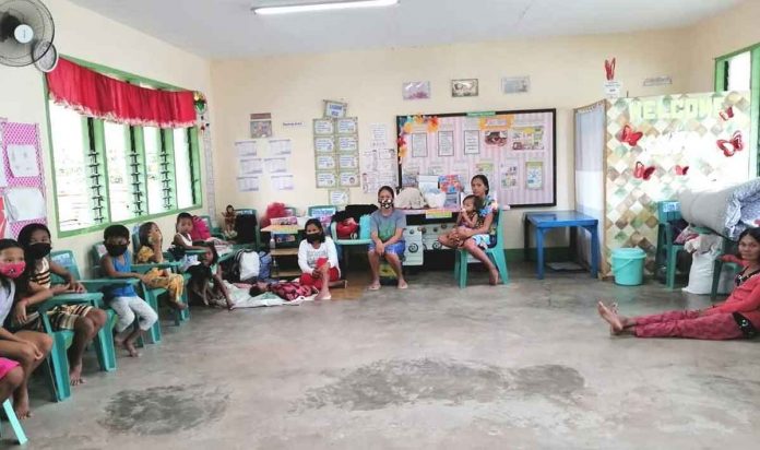 capiz-evac1 Evacuees at Cogon Integrated School in Roxas City. PHOTO FROM ROXAS CDRRMO