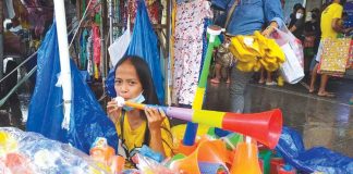 Amid the threat of the Omicron variant of the virus causing coronavirus disease 2019 (COVID-9), the Department of Health discourages the use of torotot in welcoming the new year. Horns, trumpets or whistles can spread the virus through saliva and aerosols discharged into the air. This vendor in Iloilo City, however, remains hopeful people will buy toy trumpets.