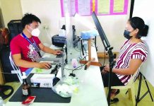 Guimaras tops nat’l ID registration target A resident (right) of Guimaras registers for a national identification card. PSA PHOTO