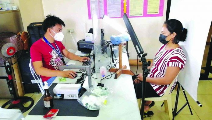 guimaras id A resident (right) of Guimaras registers for a national identification card. PSA PHOTO