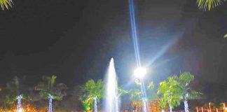 Dazzling Christmas lights at the public plaza of Igbaras, Iloilo attracts people during the switch-on ceremony. PHOTOS FROM FACEBOOK PAGE OF MAYOR JAIME ESMERALDA