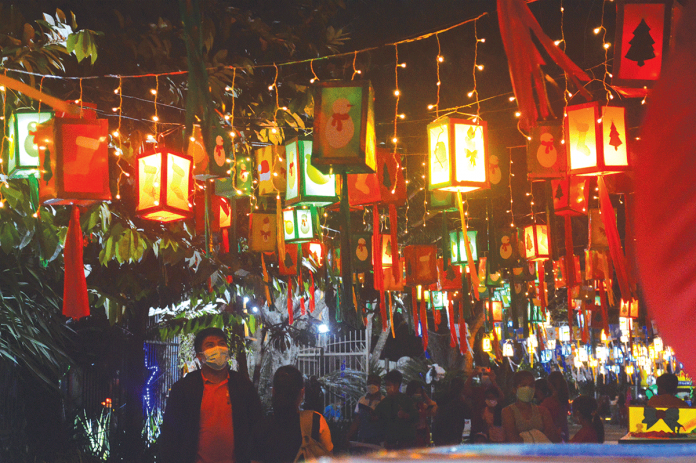 new-lucena-lanterns Multicolored Christmas lanterns light up the public plaza of New Lucena, Iloilo. These decors give cheer to residents and visitors as they usher in the Christmas season. The lanterns were crafted by the municipal government’s job hires, employees and volunteers. PANAY NEWS PHOTO