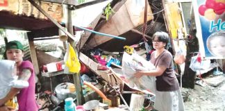 A family tries to salvage valuables from their collapsed house in Barangay Calaparan, Arevalo, Iloilo City. A huge tree that super typhoon “Odette” uprooted fell to their house in the wee hours of Friday, Dec. 17, 2021. Fortunately, all the household members managed to get out of the house alive. PN PHOTO