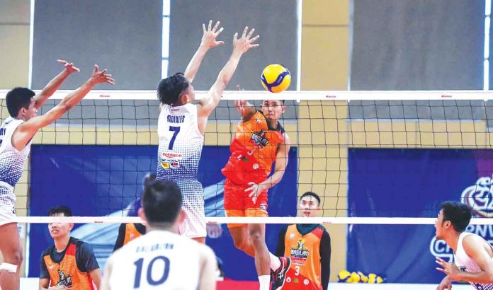 sports-MRT Basilan Steel Spikers Amin Anak Mindanao Party-list’s Razzel Palasoc attacks the defense of MRT-Negros’ Leo Ordiales. PNVF PHOTO