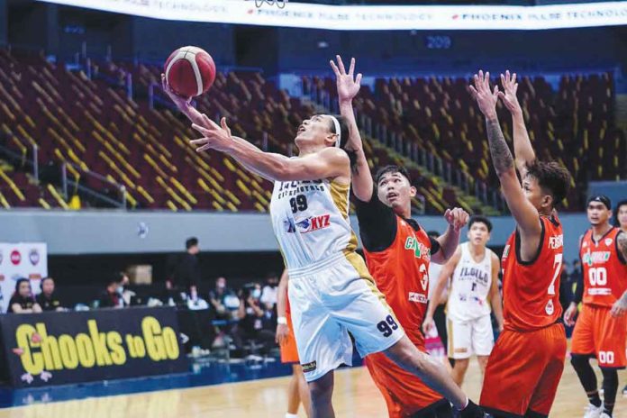sports-iloilo Iloilo United Royals’ John Mahari goes for a reverse layup. MPBL PHOTO