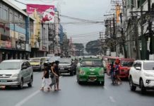 ‘9% left unvaxxed vs COVID in Bacolod’ Private and public utility vehicles ply Araneta Street in Bacolod City. PNA BACOLOD