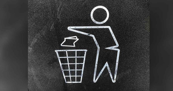 garbage-hauler Photo by Gary Chan on Unsplash