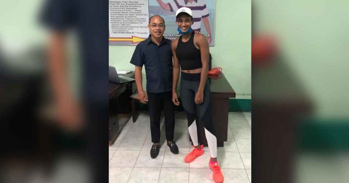 ilonnga-brooks Ilongga jumper Alexie Mae Caimoso Brooks pays a courtesy visit to Iloilo province sports development officer Ray Cabarles. CONTRIBUTED PHOTO