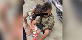 These boys play with paper cups along the sidewalk in Kalibo, Aklan. Minors should stay home and avoid the risk of catching the coronavirus or infecting other people, says Gov. Florencio Miraflores.
