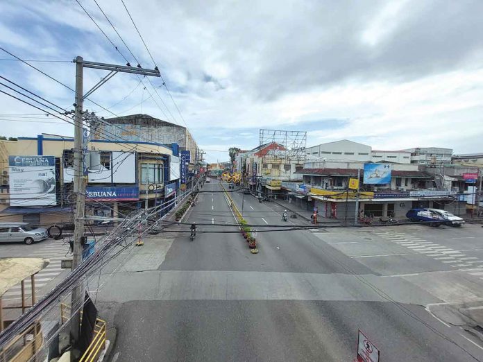 news-ruby-peaceful-new-year NEW YEAR, NEARLY EMPTY. Iloilo City’s usually busy and congested Iznart Street looks desolate on New Year’s Day, Jan. 1, 2022. Shops are closed. Shoppers are nowhere in sight. People are in their homes or out of town celebrating the beginning of a new year with their families, loved ones and friends. RJM, PN PHOTO