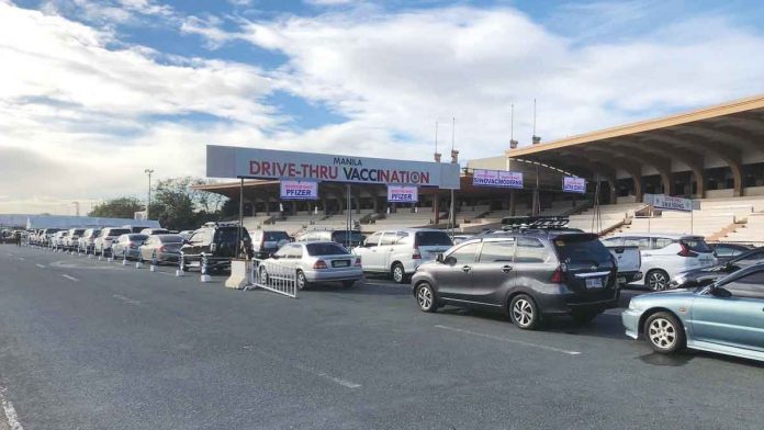 quirino-grandstand-drive-thru-vaccination-1642078290 PHOTO: ISKO MORENO DOMAGOSO ON FACEBOOK