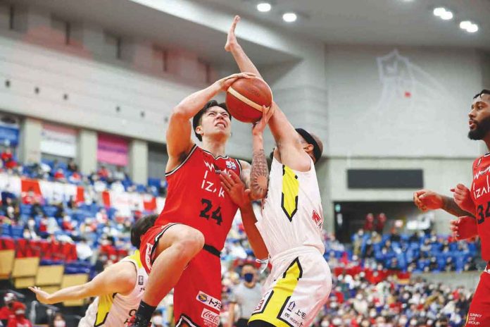 sports-dwight Dwight Ramos ended up with six points, on four free throws, to go with a rebound in Toyama Grouses’ loss to Akita Northern Happinets in the 2021-2022 Japan B.League. JAPAN B.LEAGUE PHOTO