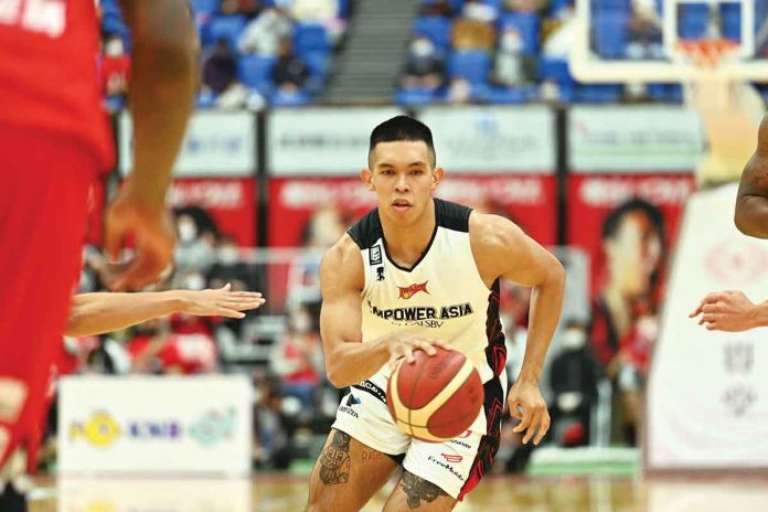 Ferdinand “Thirdy” Ravena III’s double-double effort was not enough. San-En NeoPhoenix bowed to Kawasaki Blue Thunders.