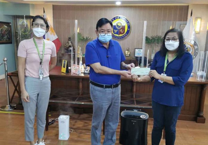 veterans-bank Iloilo City Mayor Jerry TreƱas receives the cash donation from PVB represented by PVB Iloilo Branch Head Elsa Peregil (rightmost) and PVB Loans Officer Jo Ann Cheng (leftmost). The cash donation will be used by the LGU in aiding those affected by typhoon Odette.