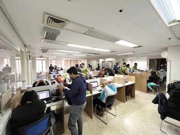 Lending-crackdown--2 Joint operation on February 12, the combined forces of the SEC Enforcement and Investor Protection Department (EIPD) and the Philippine National Police Anti-Cybercrime Group (PNP-ACG) implemented a warrant to search, seize and examine computer data in Cashtrees Lending Corporation’s office in Pasig City.