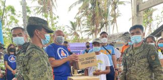 OCD-6 Regional Director Jose Roberto R. Nuñez led the distribution of 100 food packs and 200 hygiene kits. PHOTOS FROM FACEBOOK PAGE OF OCD-6