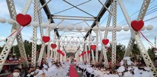 The steel bridge in Guimbal, Iloilo is the venue of a Valentine’s Day mass civil wedding on Feb. 14, 2022. One hundred nineteen couples tied the knot. PHOTOS FROM FACEBOOK PAGE OF GUIMBAL, ILOILO