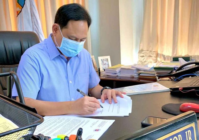 defensor Gov. Arthur Defensor Jr. of Iloilo is finalizing an executive order placing Iloilo under Alert Level 5 due to dengue cases.