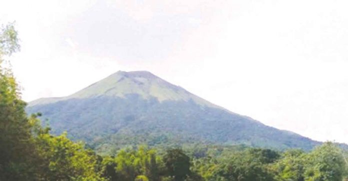 front-kanlaon Kanlaon volcano straddles the border shared by Negros Occidental and Negros Oriental. At 2,465 meters above sea level, it is the highest point in Negros Island and in the Visayas. PHOTO COURTESY OF PHILIPPINE BIODIVERSITY CONSERVATION FOUNDATION, INC.