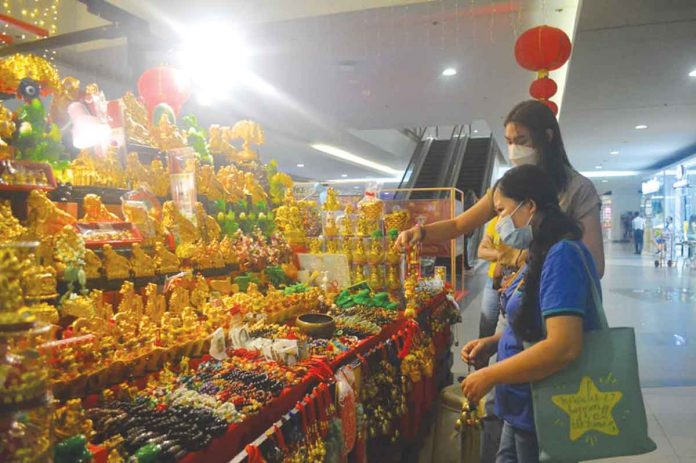GOOD LUCK CHARMS DISPLAYED AT THE MALL. JAPHET FAJARDO/PN