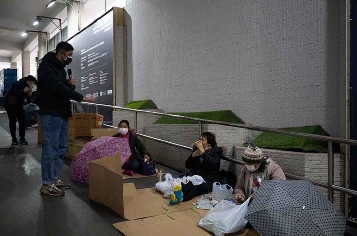 hk-ofw-aid Filipino OFW during their Sunday day off in Hong Kong. AFP PHOTO