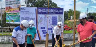From left: Public Works and Highways regional director Tiburcio Canlas; Mayor Serafin Villa of Badiangan, Iloilo; Cong. Lorenz Defensor of Iloilo’s 3rd District; and Mayor Rey Grabato of Mina, Iloilo lead the groundbreaking for a P341-million Mina-Badiangan Diversion Road project in Badiangan town/PN PHOTO