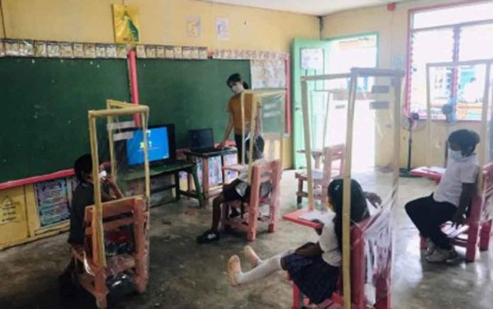 news-parents Learners of Olotayan Integrated School in Roxas City attend their first day of face-to-face classes on Jan. 3, 2022. PNA PHOTO COURTESY OF DEPED-6