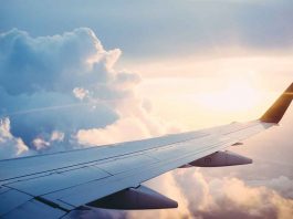 airplane-ross-parmly-rf6ywHVkrlY-unsplash