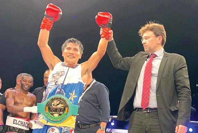 sports-astrolavio Vincent Astrolabio pulls off a massive upset over veteran Guillermo Rigondeaux to clinch the WBC International bantamweight title. CONTRIBUTED PHOTO