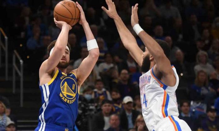 sports-golden-pic Golden State Warriors’ Klay Thompson shoots over an Oklahoma City Thunder defender. AP PHOTO